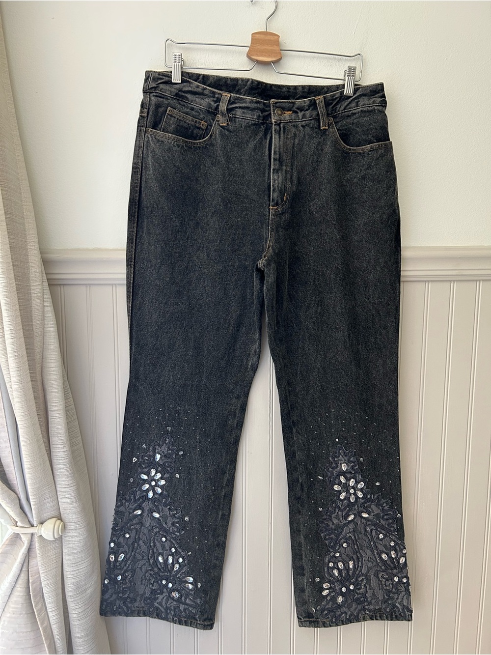 Y2K Newport News Size 14 Black Washed Jeans with Embellished Floral Hem